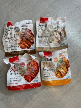 굽네몰 [굽네] 소스가 맛있는 닭가슴살 슬라이스 4종 — 5점을 준 리뷰어가 2021년 5월 올린 사용 사진