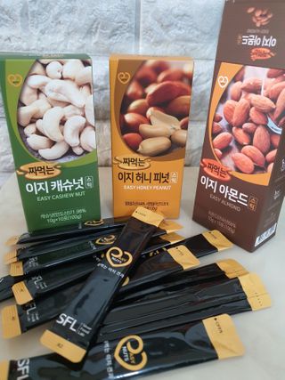 짜먹는 이지견과 짜먹는 이지아몬드, 짜먹는 이지허니피넛, 짜먹는 이지캐슈넛 각 10g X  10포 — 5점을 준 리뷰어가 2021년 2월 올린 사용 사진