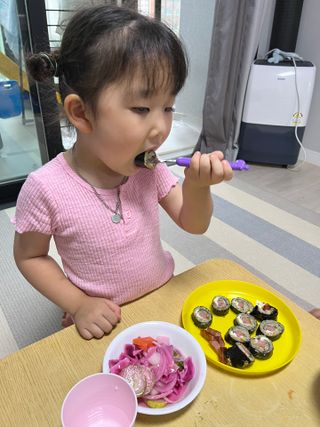 해풀잎 누구나 김밥*1ea [(혼합야채 35g *1ea,  김밥김 (5g, 5ea),  양념간장 (6g, 5ea), 참기름(5g, 2ea)] — 5점을 준 리뷰어가 2022년 7월 올린 사용 사진