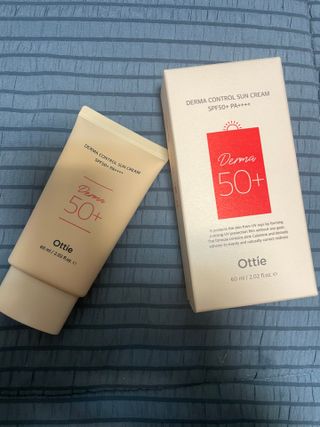 [오띠] SET_더마 컨트롤 선 크림( SPF50+ PA++++) & 100 마스크팩 x  4매 (수분/탄력/광채/장벽) — 4점을 준 리뷰어가 2022년 6월 올린 사용 사진