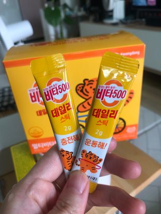광동제약 [광동] 비타500데일리스틱 70포X2개 + 뚱랑이엽서 + 쇼핑백 증정 — 5점을 준 리뷰어가 2022년 10월 올린 사용 사진