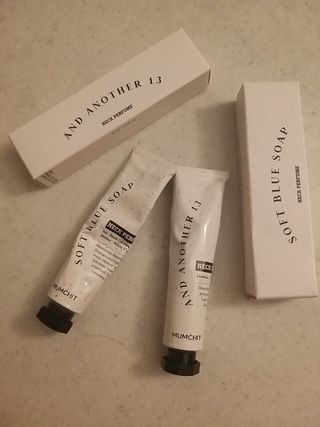 멈칫(MUMCHIT) 넥퍼퓸 NECKPERFUME 2가지 향 — 5점을 준 리뷰어가 2021년 11월 올린 사용 사진