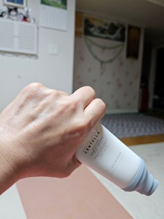 [스킨1004] 마다가스카르 센텔라 히알루-시카 워터핏 선세럼 50ml — 5점을 준 리뷰어가 2024년 5월 올린 사용 사진