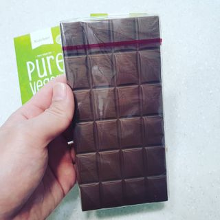 당류2g 자일리톨로 단맛을낸 슈카 퓨어비건 무설탕초콜릿 Xucker vegan 2개입 — 4점을 준 리뷰어가 2021년 4월 올린 사용 사진