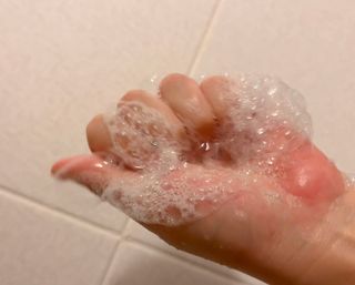 닥터시드 페퍼민트 앤 레몬 비건 비듬케어 쿨 탈모 샴푸 (1000ml) — 4.5점을 준 리뷰어가 2023년 7월 올린 사용 사진
