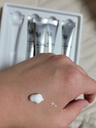 아이디플라코스메틱 아이디 브이로직 플러스 크림 15ml X 4EA — 5점을 준 리뷰어가 2022년 1월 올린 사용 사진
