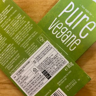 당류2g 자일리톨로 단맛을낸 슈카 퓨어비건 무설탕초콜릿 Xucker vegan 2개입 — 5점을 준 리뷰어가 2021년 4월 올린 사용 사진