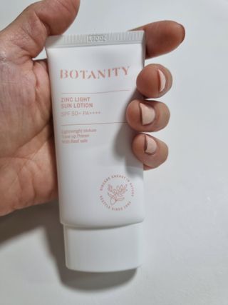 보타니티 촉촉수분자차 아쿠아핏 선 에센스 50ml + 보송톤업자차 징크 선 로션 50ml SPF50+ PA++++ (4/25) — 5점을 준 리뷰어가 2022년 4월 올린 사용 사진