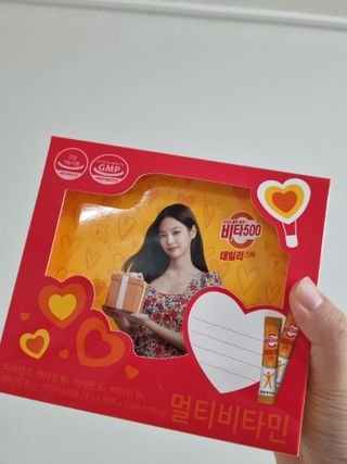 광동생활건강 [제니에디션] 비타500데일리스틱 gift set 60포+제니굿즈 3종+쇼핑백 — 5점을 준 리뷰어가 2021년 11월 올린 사용 사진