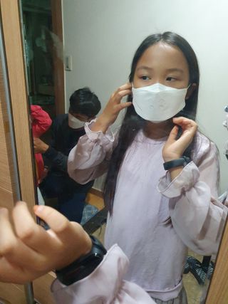 [숨그림]  덴탈마스크 짱구 우리아이 그리고 내가 쓰는 믿을수있는 케릭터 마스크  16종 — 5점을 준 리뷰어가 2021년 10월 올린 사용 사진
