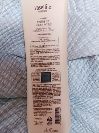 [과일나라] 바세린 모이스처 바디로션 1000ml 2종 — 5점을 준 리뷰어가 2021년 10월 올린 사용 사진
