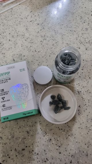 작심연구소 구취제거+충치예방+치아화이트닝 마법의 캔디 덴티팝3종(맛 랜덤 발송) — 5점을 준 리뷰어가 2022년 5월 올린 사용 사진