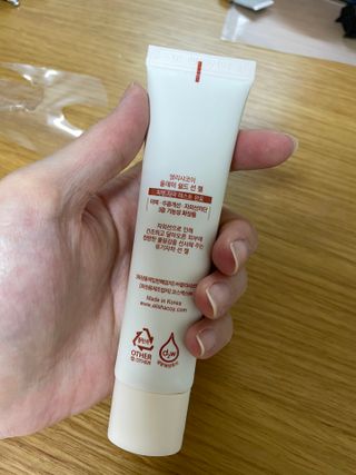엘리샤코이 올데이 쉴드 선 젤 — 4점을 준 리뷰어가 2022년 5월 올린 사용 사진