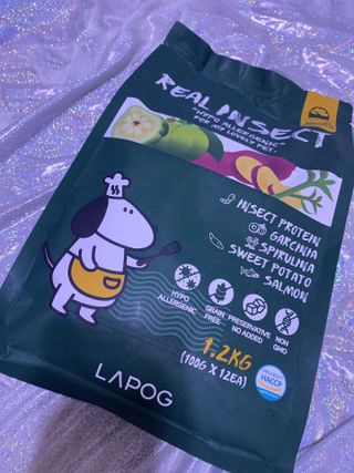 [푸디웜] 라포그  리얼인섹트 웨이트밸런스 저알러지 강아지 사료  1.2KG — 4점을 준 리뷰어가 2021년 7월 올린 사용 사진
