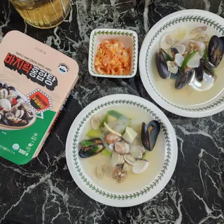 [푸딩팩토리] 바지락홍합탕 500g / 얼큰바지락홍합탕 590g — 5점을 준 리뷰어가 2022년 10월 올린 사용 사진