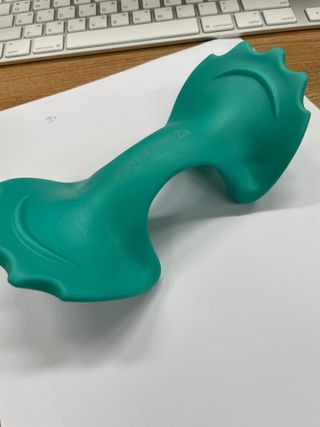 힐니스북 [힐마이넥]   거북목 통증완화를 위한 휴대용 목 안마기 — 4점을 준 리뷰어가 2022년 12월 올린 사용 사진