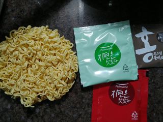 [풀무원] 자연은맛있다 정면, 백면, 홍면  세트 — 5점을 준 리뷰어가 2021년 4월 올린 사용 사진