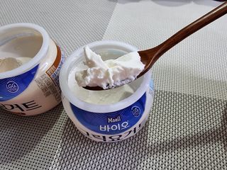 매일바이오 그릭요거트 오리지널 플레인 4개, 로스터리 커피믹스 4개 — 1점을 준 리뷰어가 2021년 12월 올린 사용 사진