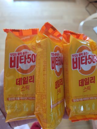 광동생활건강 [제니에디션] 비타500데일리스틱 gift set 60포+제니굿즈 3종+쇼핑백 — 5점을 준 리뷰어가 2021년 11월 올린 사용 사진