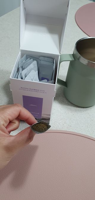 프롬노시베_이너뷰티 올데이 리지 스틱 — 3점을 준 리뷰어가 2021년 4월 올린 사용 사진