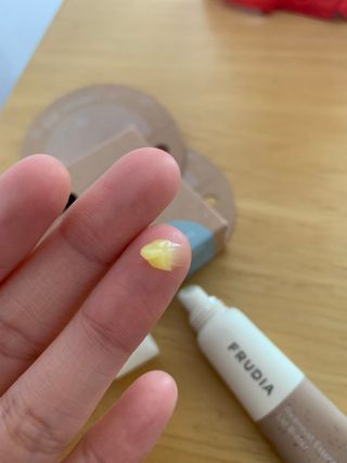 [후르디아] 올리브영 착한보습 비건 립버터 2종 — 5점을 준 리뷰어가 2022년 2월 올린 사용 사진