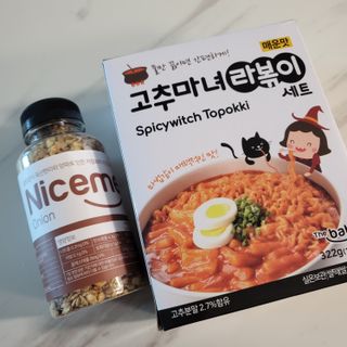 더밥  고추마녀 라볶이 +  나이스미 무설탕 현미후레이크 — 5점을 준 리뷰어가 2021년 10월 올린 사용 사진