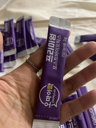 [유산균] 오마이락 프리미엄 포스트바이오틱스 30P — 5점을 준 리뷰어가 2022년 12월 올린 사용 사진