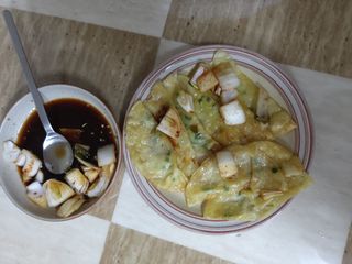 (주)성경순만두 곤약만두.콘치즈만두,삼각당면만두,당면 야끼만두,대구전통 납작만두,떡뽁이 매콤소스,달콤소스 — 5점을 준 리뷰어가 2023년 4월 올린 사용 사진