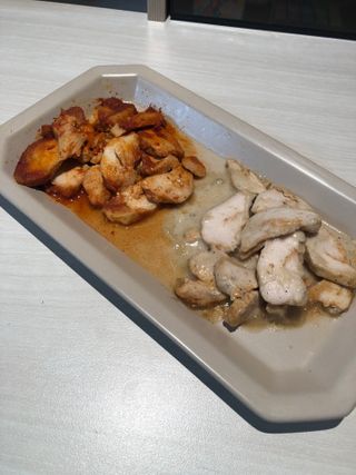 굽네몰 [굽네] 소스가 맛있는 닭가슴살 슬라이스 4종 — 5점을 준 리뷰어가 2021년 11월 올린 사용 사진