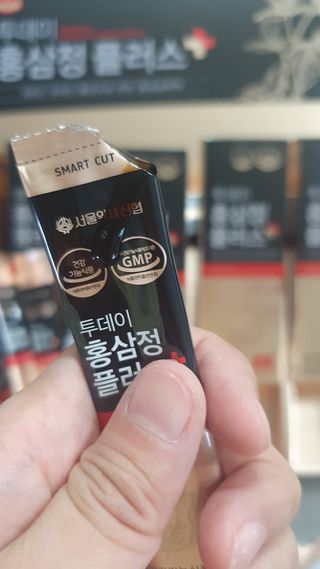 서울약사신협_투데이홍삼정플러스스틱_10g x 60포 — 5점을 준 리뷰어가 2021년 6월 올린 사용 사진