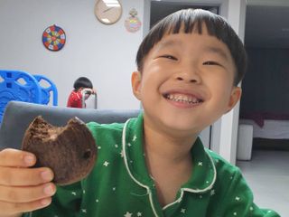 롯데제과 까망카스타드 더블초코 — 5점을 준 리뷰어가 2021년 5월 올린 사용 사진