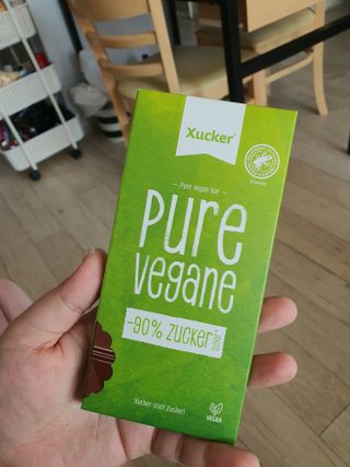 당류2g 자일리톨로 단맛을낸 슈카 퓨어비건 무설탕초콜릿 Xucker vegan 2개입 — 5점을 준 리뷰어가 2021년 4월 올린 사용 사진