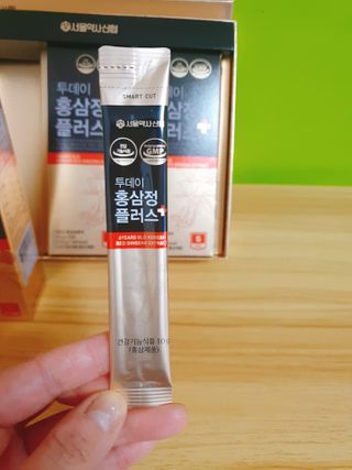 서울약사신협_투데이홍삼정플러스스틱_10g x 30포 — 5점을 준 리뷰어가 2021년 3월 올린 사용 사진