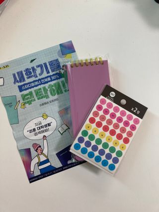리훈 언더모니터 위클리 플래너 + 다정한 스티커 8mm 원형 칼라 얼굴 표정 1장 — 4점을 준 리뷰어가 2022년 3월 올린 사용 사진