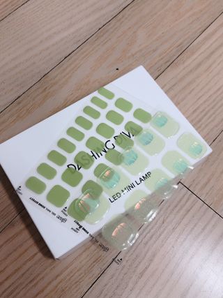 데싱디바 글레이즈 젤네일 별빛유리네일 6종_랜덤발송 — 5점을 준 리뷰어가 2021년 8월 올린 사용 사진