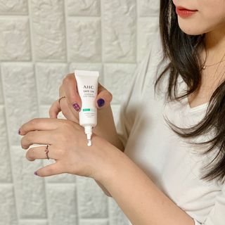 [AHC] 세이프온 에센스 선크림 올리브영 스페셜 증정 기획세트 — 3점을 준 리뷰어가 2022년 6월 올린 사용 사진