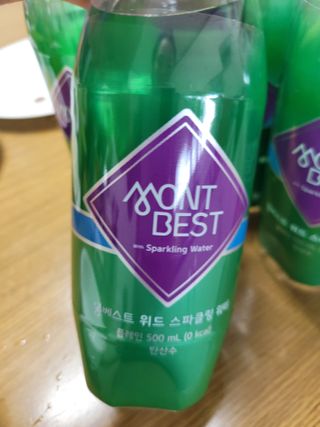 몽베스트 Montbest with Sparkling water Plain 20병 — 5점을 준 리뷰어가 2021년 10월 올린 사용 사진