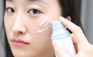 [스킨1004] 마다가스카르 센텔라 히알루-시카 워터핏 선세럼 50ml — 5점을 준 리뷰어가 2024년 5월 올린 사용 사진