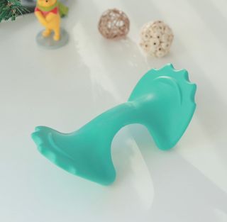 힐니스북 [힐마이넥]   거북목 통증완화를 위한 휴대용 목 안마기 — 5점을 준 리뷰어가 2022년 12월 올린 사용 사진