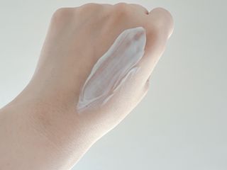 [스킨1004] 마다가스카르 센텔라 히알루-시카 워터핏 선세럼 50ml — 5점을 준 리뷰어가 2024년 5월 올린 사용 사진