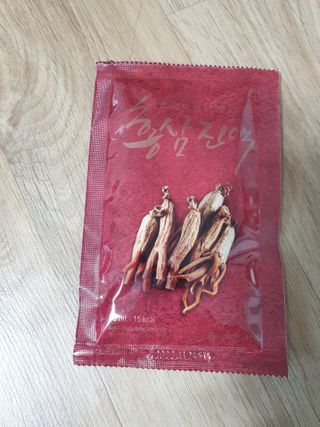 서울약사신협_프리미엄 6년근 홍삼진액_70mlx30포 — 5점을 준 리뷰어가 2021년 2월 올린 사용 사진