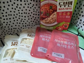 [풀무원] 식물성 저당질식 세트, 두부면 매콤라구파스타와 두부면 직화짜장 — 5점을 준 리뷰어가 2021년 4월 올린 사용 사진