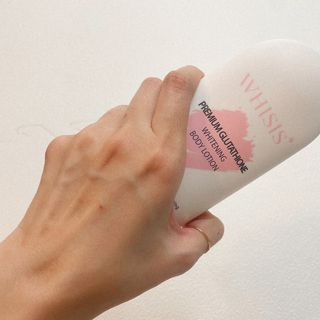 위시스 프리미엄 글루타치온  화이트닝 바디로션 — 4.5점을 준 리뷰어가 2023년 1월 올린 사용 사진
