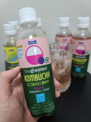 더그레잇티 콤부차 [매일유업] 더그레잇티 44kcal 콤부차 300ml *12개입 (오리지널 6개+베리리치 6개) — 5점을 준 리뷰어가 2023년 8월 올린 사용 사진