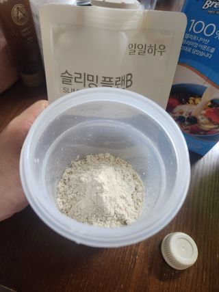 일일하우 슬리밍 플랜B 고소한 귀리맛, 진한 카카오맛 (체중조절식) — 3.5점을 준 리뷰어가 2023년 7월 올린 사용 사진