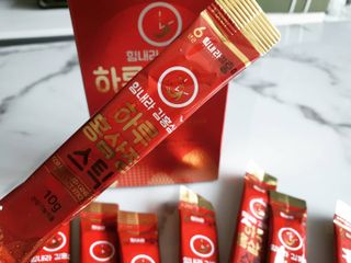 힘내라김홍삼 하루홍삼정스틱 10g x 10포 — 3점을 준 리뷰어가 2021년 3월 올린 사용 사진