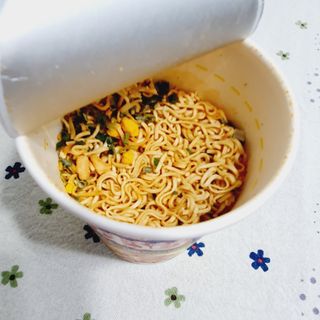 NISSIN 닛신 컵누들  4종 - 씨푸드오리지날, 씨푸드 스파이시, 씨푸드 커리, 씨푸드 XO소스 — 5점을 준 리뷰어가 2021년 12월 올린 사용 사진