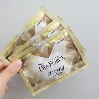 건강누리인터내셔날 레아라 다이아포스 슬리핑 아이패치 골드 & 물광 아이패치 [14회분/총 28매] — 5점을 준 리뷰어가 2022년 7월 올린 사용 사진