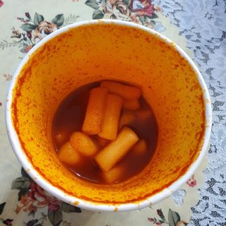 유비쿡 컵떡볶이 매운컵떡볶이2개/ 짜장컵떡볶이 2개  총 4개세트 — 5점을 준 리뷰어가 2021년 2월 올린 사용 사진