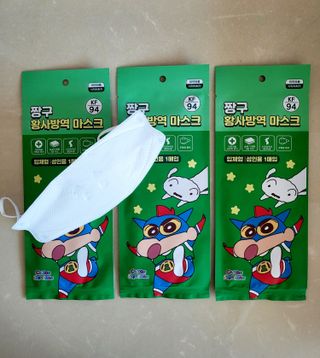 [숨그림]  덴탈마스크 짱구 우리아이 그리고 내가 쓰는 믿을수있는 케릭터 마스크  16종 — 5점을 준 리뷰어가 2021년 11월 올린 사용 사진